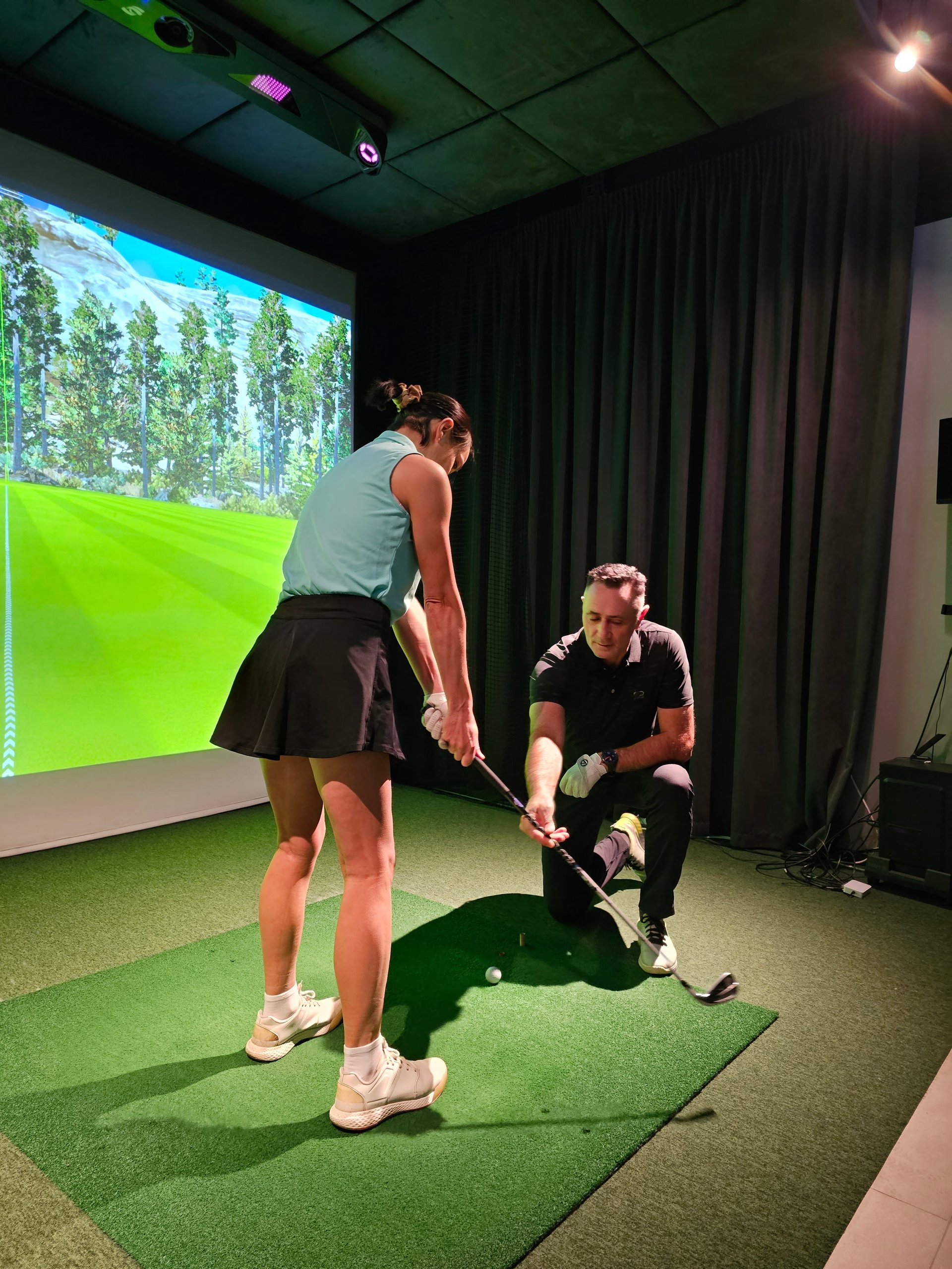 Indoor golf simulator experience